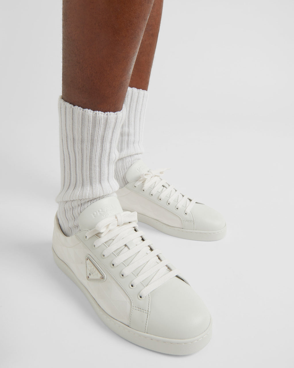 Sneaker aus Leder und Re-Nylon