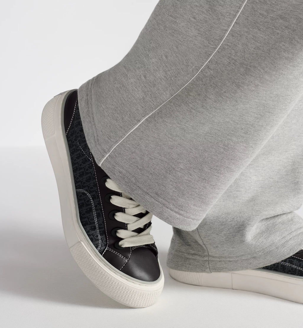 B33 Spin Sneaker