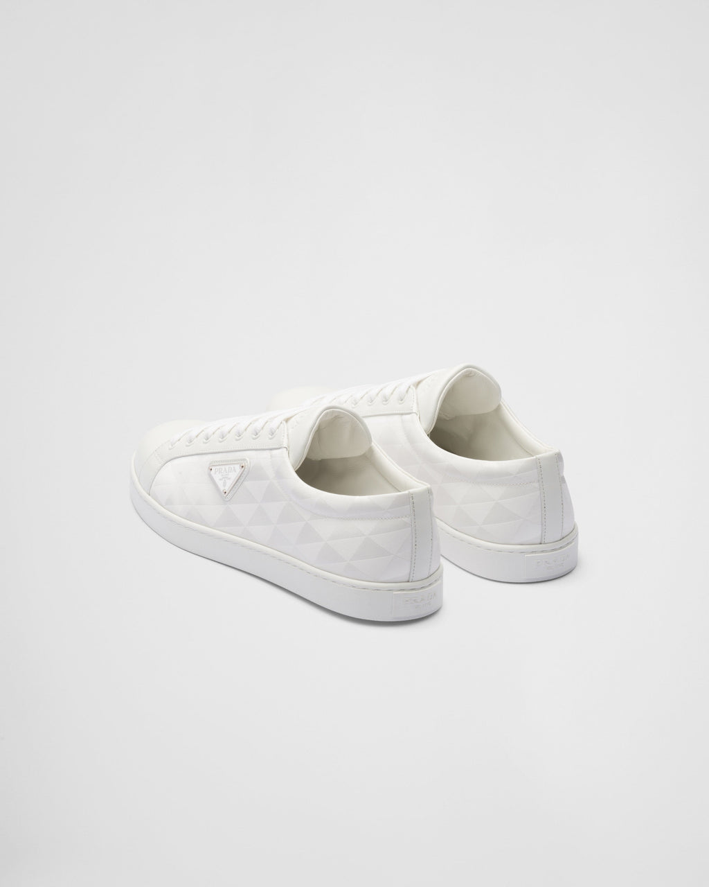 Sneaker aus Leder und Re-Nylon